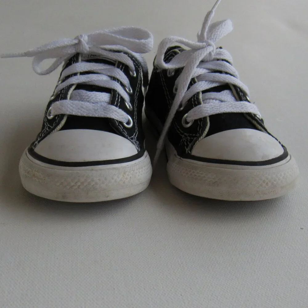 Converse Kids Chuck Taylor All Star OX Low Top Black/White Sneakers Size 6